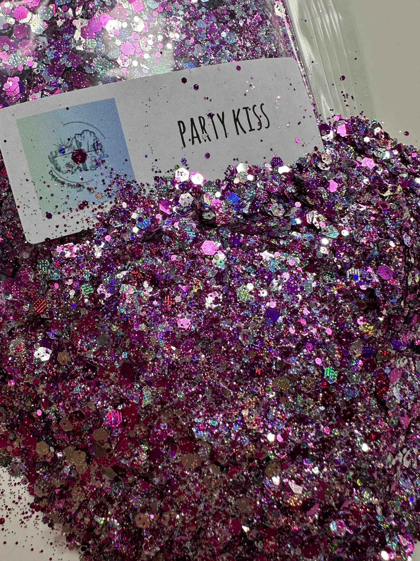 PARTY KISS